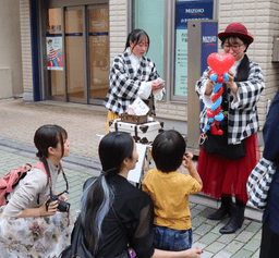 先日のイベントに出演してくれた大道芸人さんをご紹介！②_01-small-photo0